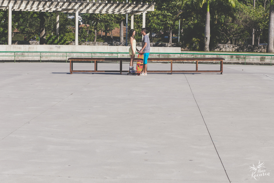 Ensaio de casal fotografado por Ana Kacurin no Parque dos PAtins na Lagoa Rodrigo de Freitas no Rio de Janeiro - RJ.