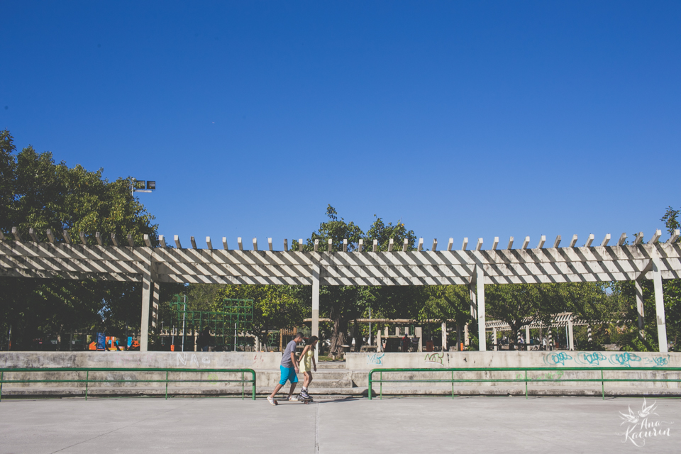 Ensaio de casal fotografado por Ana Kacurin no Parque dos PAtins na Lagoa Rodrigo de Freitas no Rio de Janeiro - RJ.