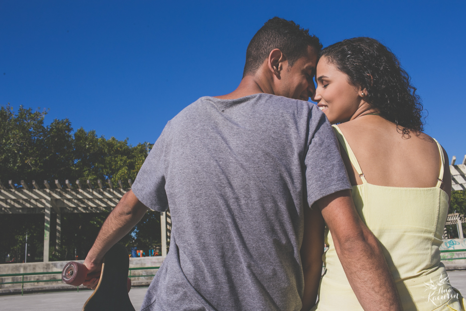 Ensaio de casal fotografado por Ana Kacurin no Parque dos PAtins na Lagoa Rodrigo de Freitas no Rio de Janeiro - RJ.Ensaio de casal fotografado por Ana Kacurin no Parque dos PAtins na Lagoa Rodrigo de Freitas no Rio de Janeiro - RJ.