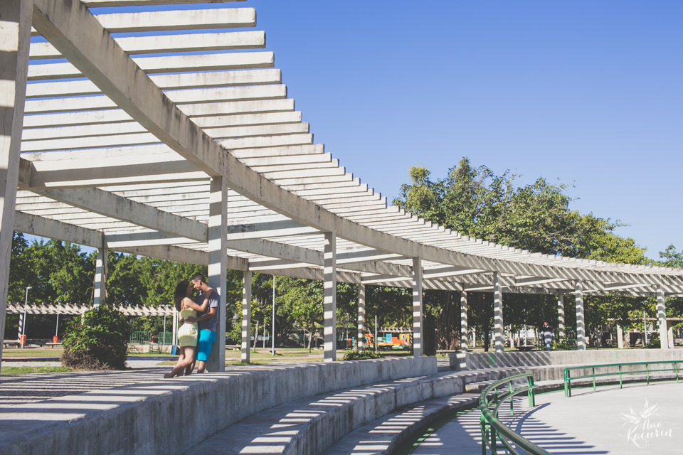 Ensaio de casal fotografado por Ana Kacurin no Parque dos PAtins na Lagoa Rodrigo de Freitas no Rio de Janeiro - RJ.