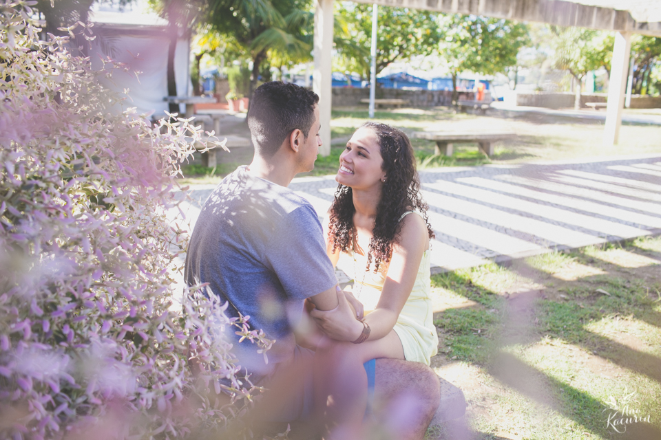 Ensaio de casal fotografado por Ana Kacurin no Parque dos PAtins na Lagoa Rodrigo de Freitas no Rio de Janeiro - RJ.