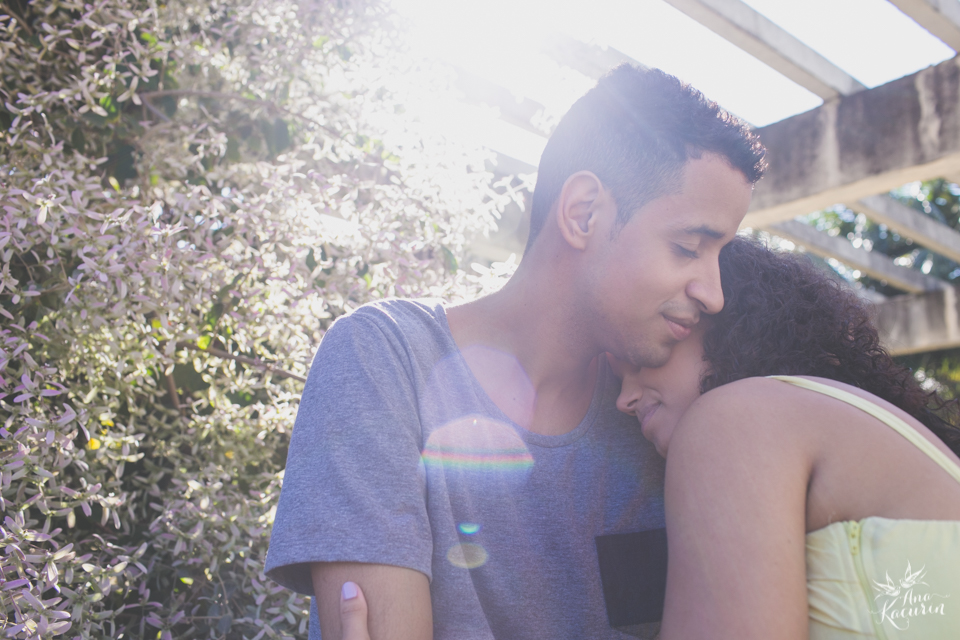 Ensaio de casal fotografado por Ana Kacurin no Parque dos PAtins na Lagoa Rodrigo de Freitas no Rio de Janeiro - RJ.