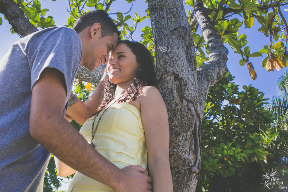 Ensaio de casal fotografado por Ana Kacurin no Parque dos PAtins na Lagoa Rodrigo de Freitas no Rio de Janeiro - RJ.