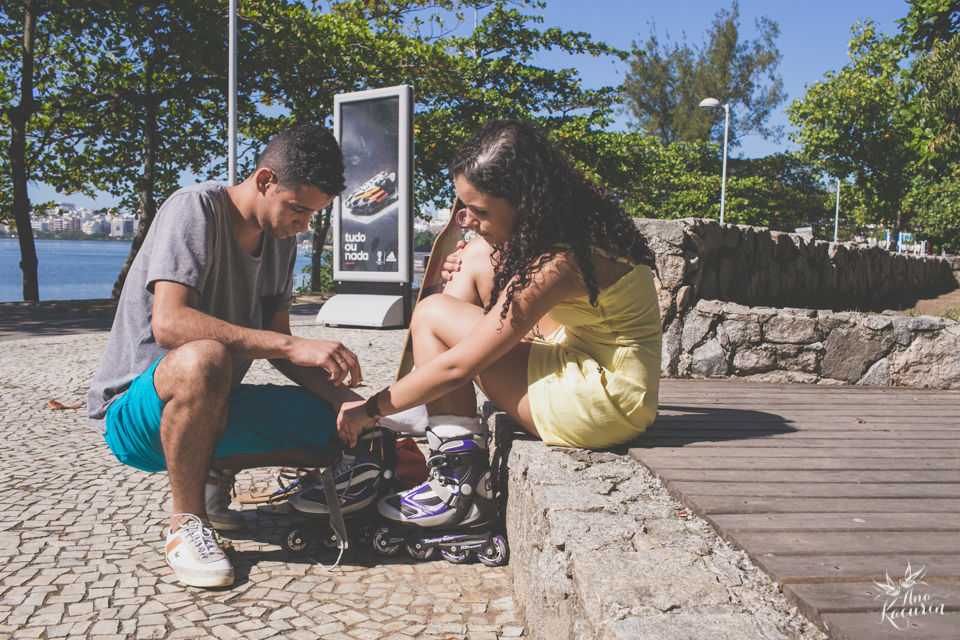 Ensaio de casal fotografado por Ana Kacurin no Parque dos PAtins na Lagoa Rodrigo de Freitas no Rio de Janeiro - RJ.