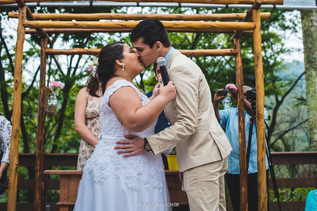Emociante troca de votos no casamento da blogueira Mariana Rodrigues e Diego Neves