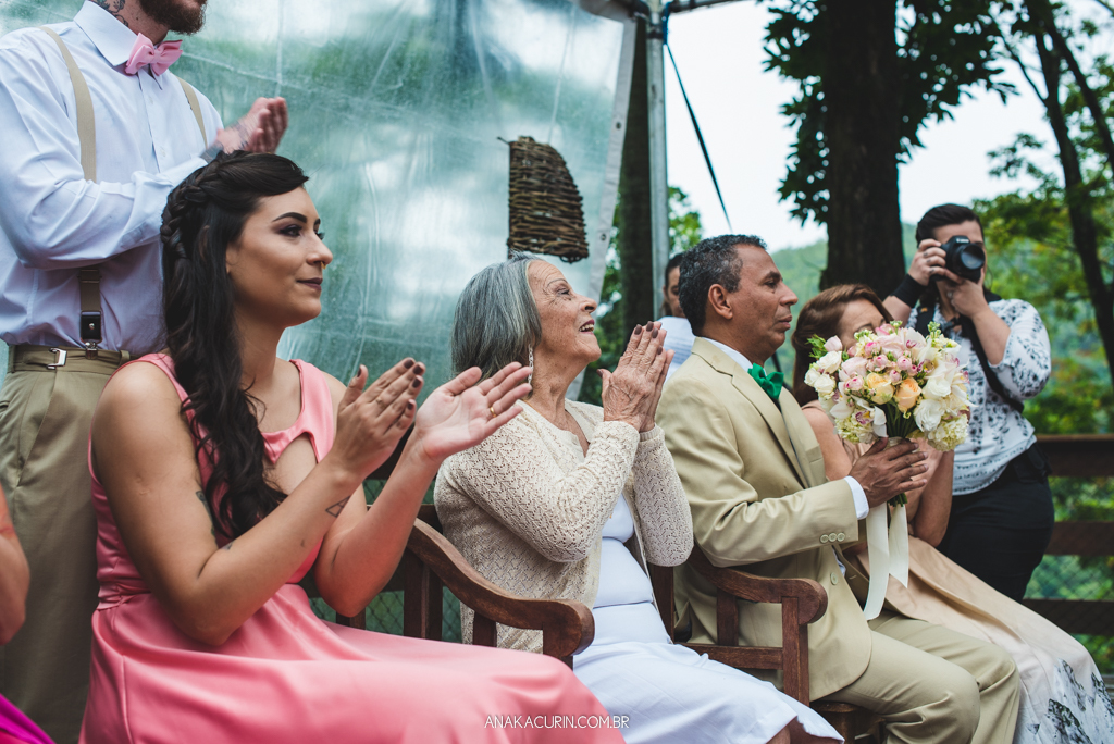 Padrinhos e madrinhas se emocionam com troca de votos no casamento da blogueira Mariana Rodrigues e Diego Neves