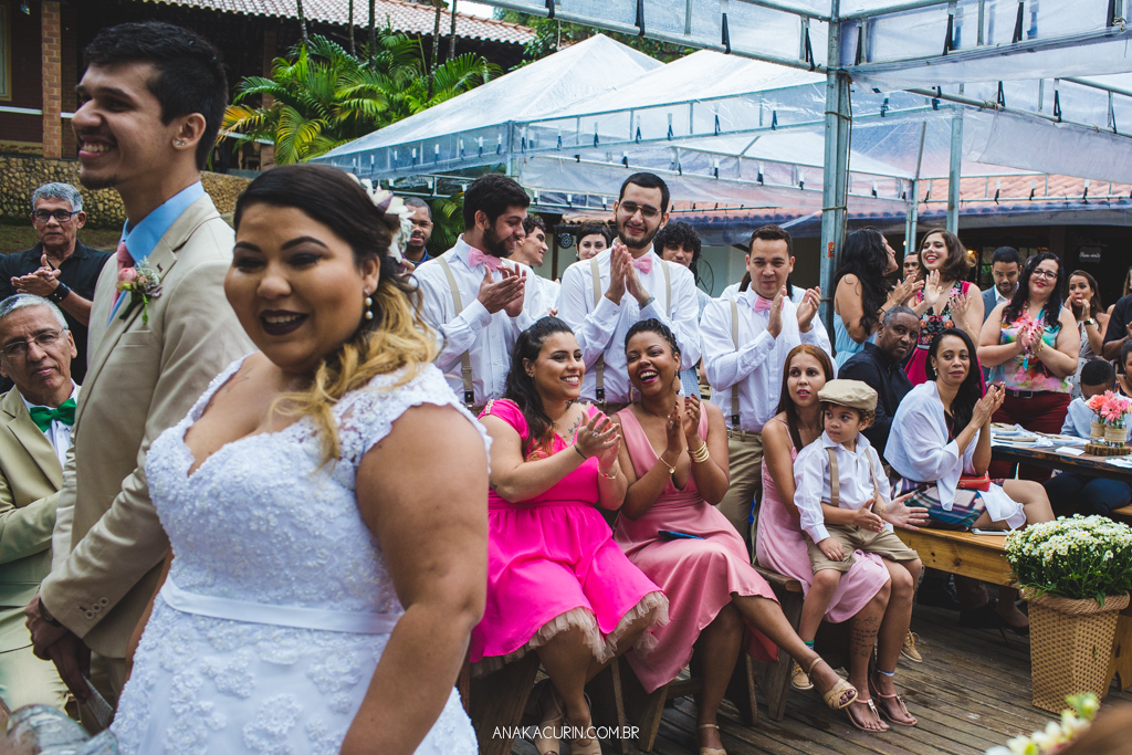 Padrinhos e madrinhas se emocionam com troca de votos no casamento da blogueira Mariana Rodrigues e Diego Neves