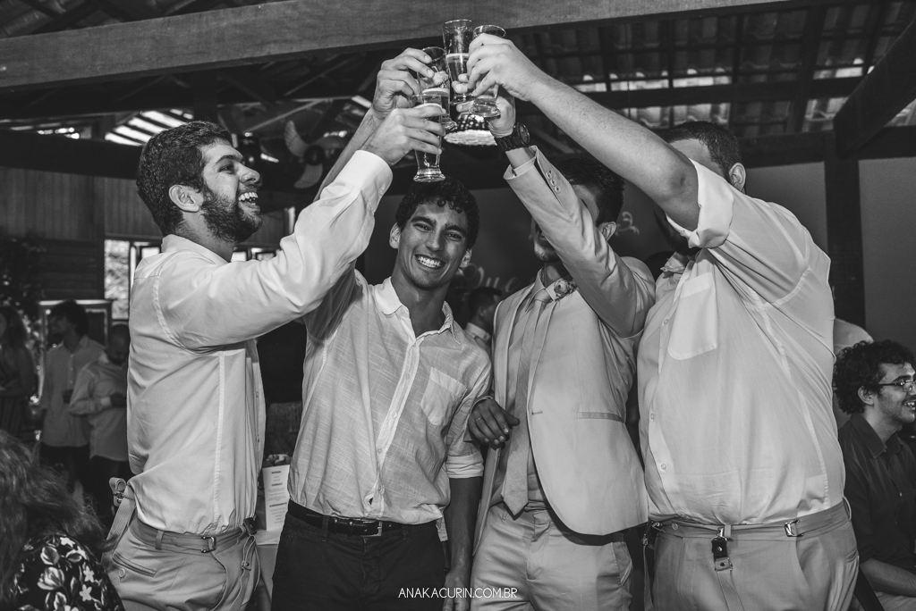 Brinde em festa  bombante do casamento da blogueira Mariana Rodrigues do blog Aquela Mari e Diego Neves