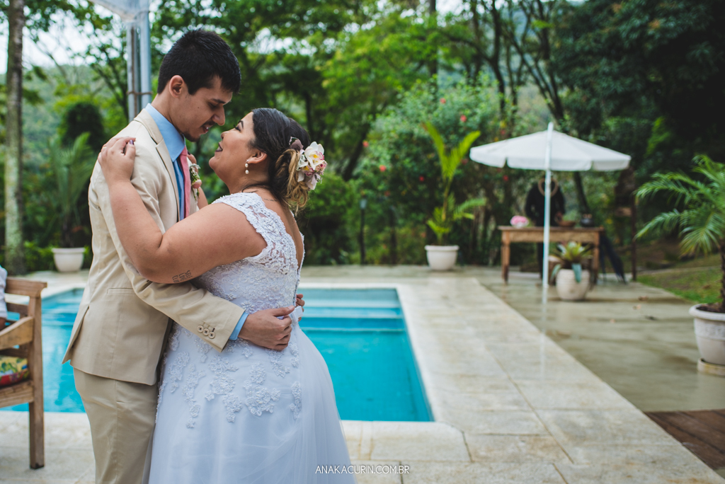 Primeira dança de casados da blogueira Mariana Rodrigues do blog Aquela Mari e Diego Neves em seu casamento.