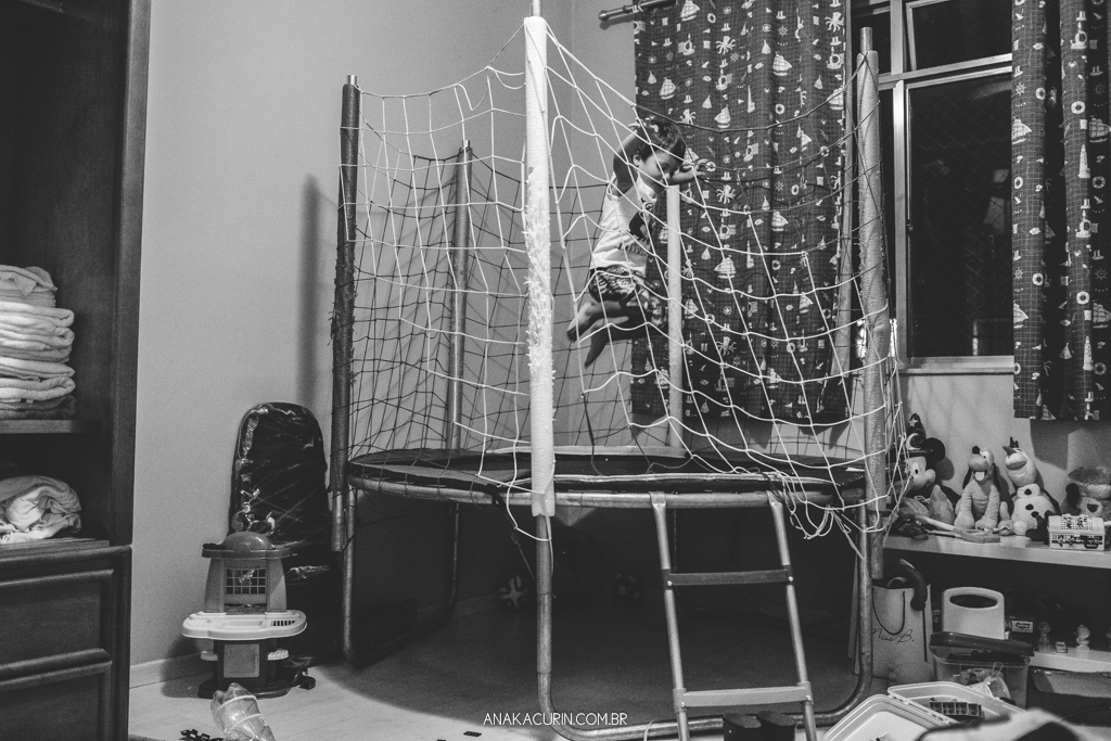 Parto domiciliar de Juliana Brito, nascimento de Francisco, assistido pela equipe Coletivo de Parteiras pelas enfermeiras obstétricas Maíra Libertad e Marina Barreto e pela doula Priscilla Lamenza, registrado pela fotógrafa de partos Ana Kacurin no RJ.