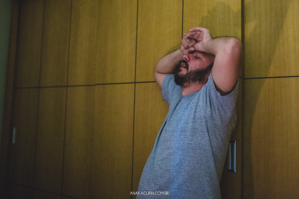 Parto domiciliar de Juliana Brito, nascimento de Francisco, assistido pela equipe Coletivo de Parteiras pelas enfermeiras obstétricas Maíra Libertad e Marina Barreto e pela doula Priscilla Lamenza, registrado pela fotógrafa de partos Ana Kacurin no RJ.