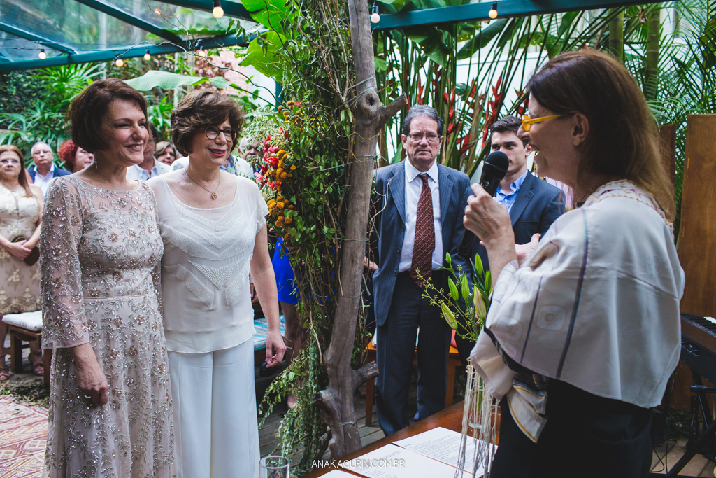 Casamento diurno Judaico homoafetivo de Bia e Léa no Horto, Rio de Janeiro, RJ.