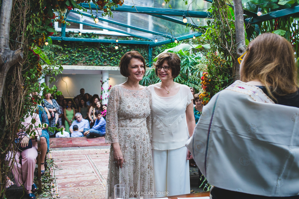 Casamento diurno Judaico homoafetivo de Bia e Léa no Horto, Rio de Janeiro, RJ.