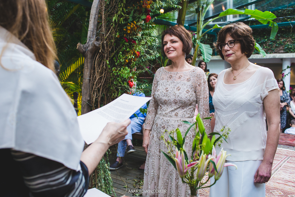 Casamento diurno Judaico homoafetivo de Bia e Léa no Horto, Rio de Janeiro, RJ.