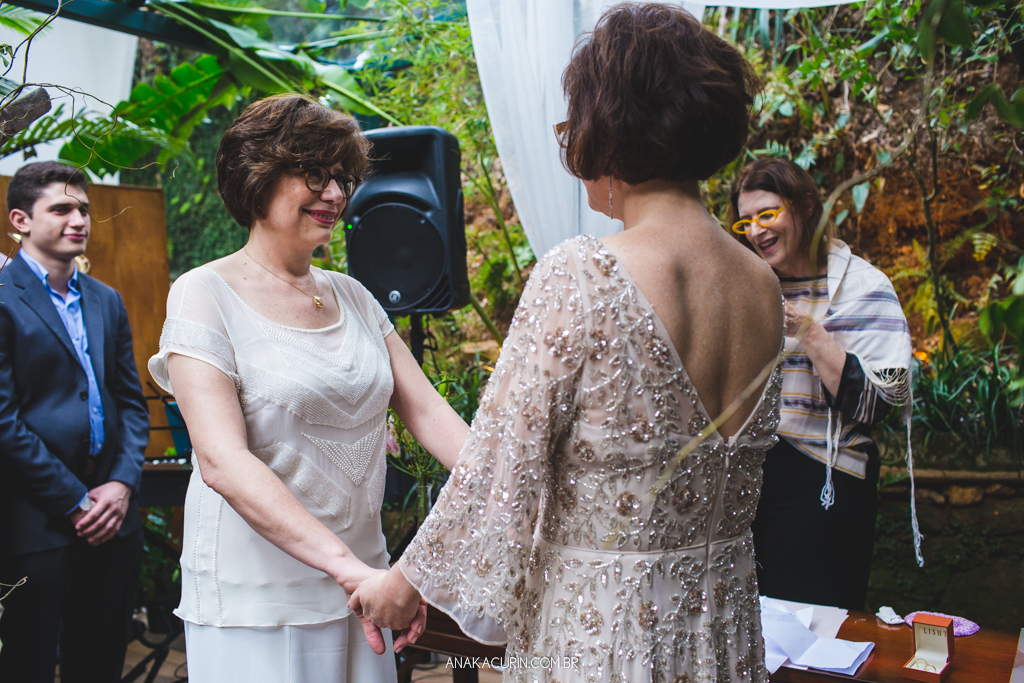Casamento diurno Judaico homoafetivo de Bia e Léa no Horto, Rio de Janeiro, RJ.