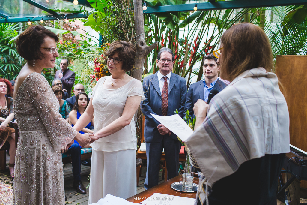 Casamento diurno Judaico homoafetivo de Bia e Léa no Horto, Rio de Janeiro, RJ.