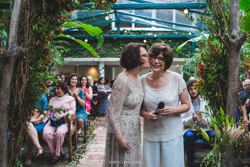 Casamento diurno Judaico homoafetivo de Bia e Léa no Horto, Rio de Janeiro, RJ.