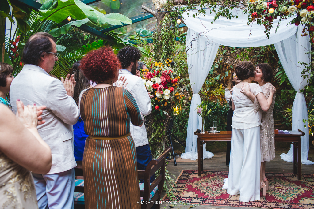 Casamento diurno Judaico homoafetivo de Bia e Léa no Horto, Rio de Janeiro, RJ.