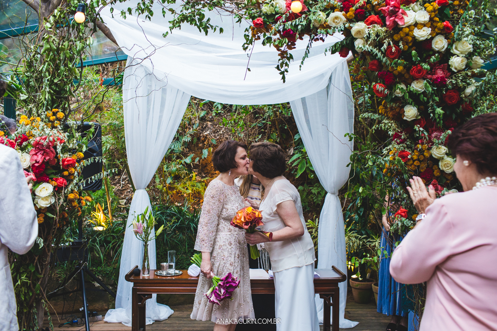 Casamento diurno Judaico homoafetivo de Bia e Léa no Horto, Rio de Janeiro, RJ.