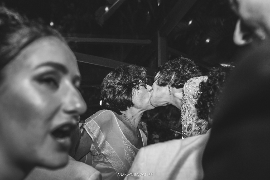 Casamento diurno Judaico homoafetivo de Bia e Léa no Horto, Rio de Janeiro, RJ.