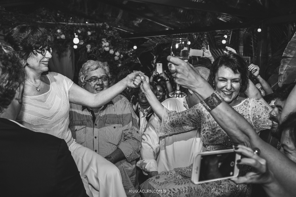 Casamento diurno Judaico homoafetivo de Bia e Léa no Horto, Rio de Janeiro, RJ.