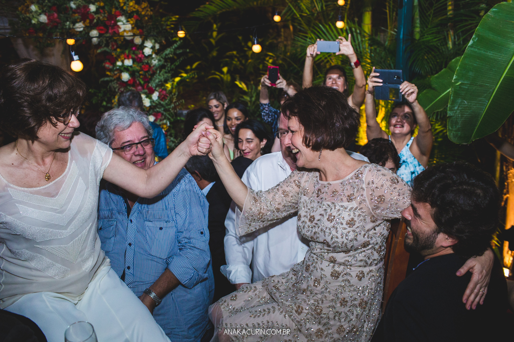 Casamento diurno Judaico homoafetivo de Bia e Léa no Horto, Rio de Janeiro, RJ.