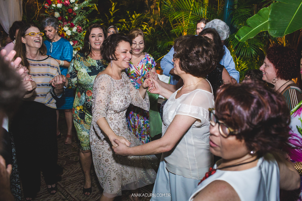 Casamento diurno Judaico homoafetivo de Bia e Léa no Horto, Rio de Janeiro, RJ.