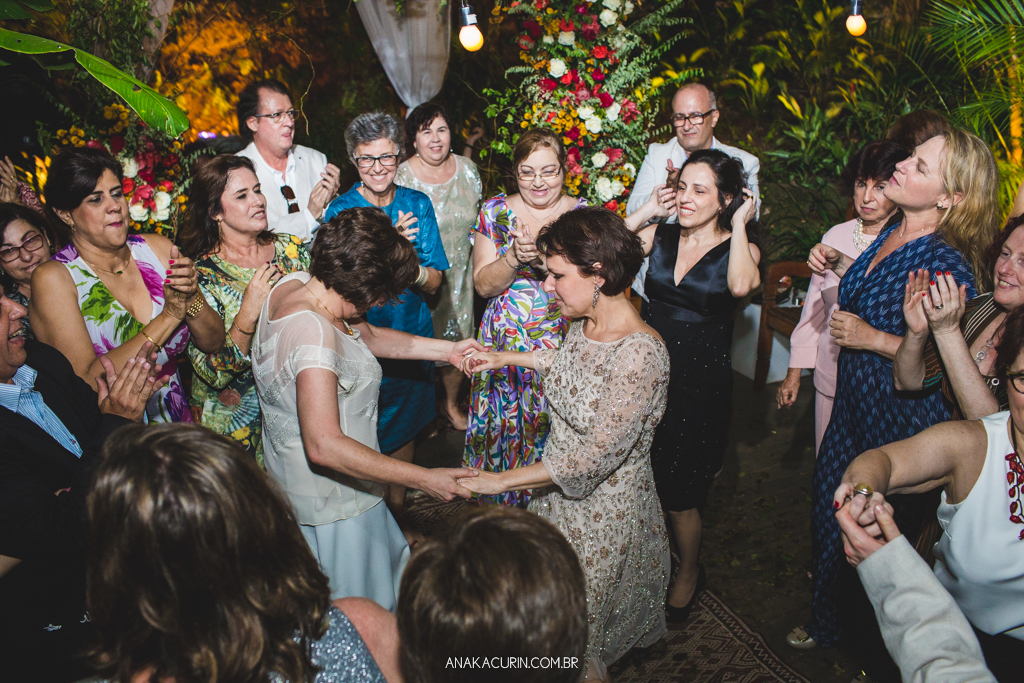 Casamento diurno Judaico homoafetivo de Bia e Léa no Horto, Rio de Janeiro, RJ.
