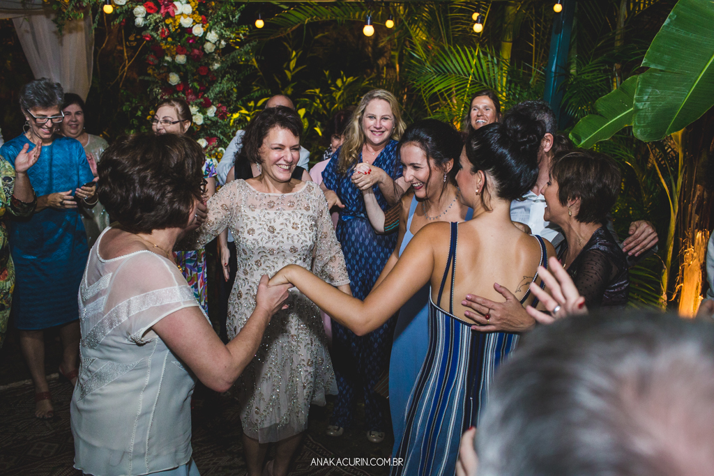 Casamento diurno Judaico homoafetivo de Bia e Léa no Horto, Rio de Janeiro, RJ.