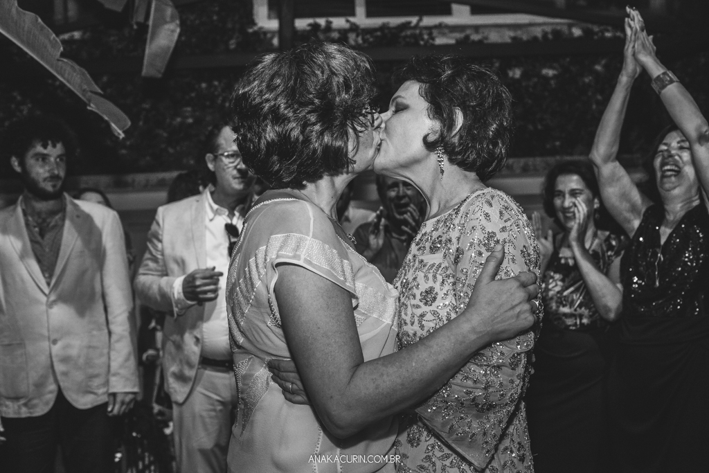 Casamento diurno Judaico homoafetivo de Bia e Léa no Horto, Rio de Janeiro, RJ.