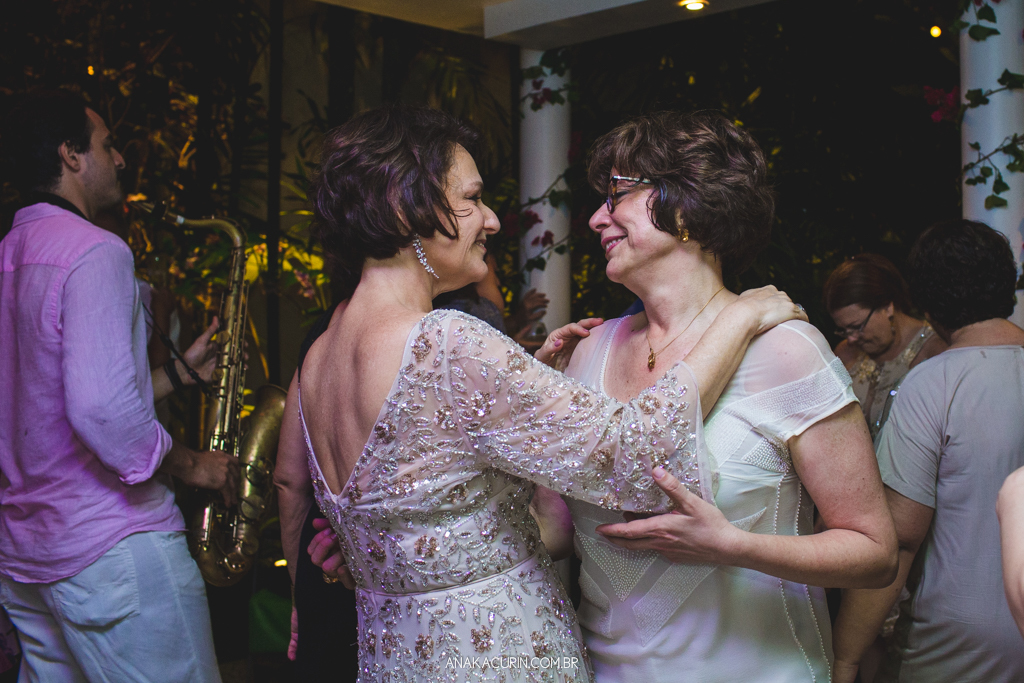 Casamento diurno Judaico homoafetivo de Bia e Léa no Horto, Rio de Janeiro, RJ.