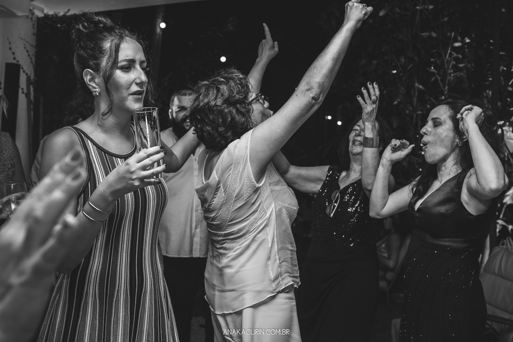 Casamento diurno Judaico homoafetivo de Bia e Léa no Horto, Rio de Janeiro, RJ.