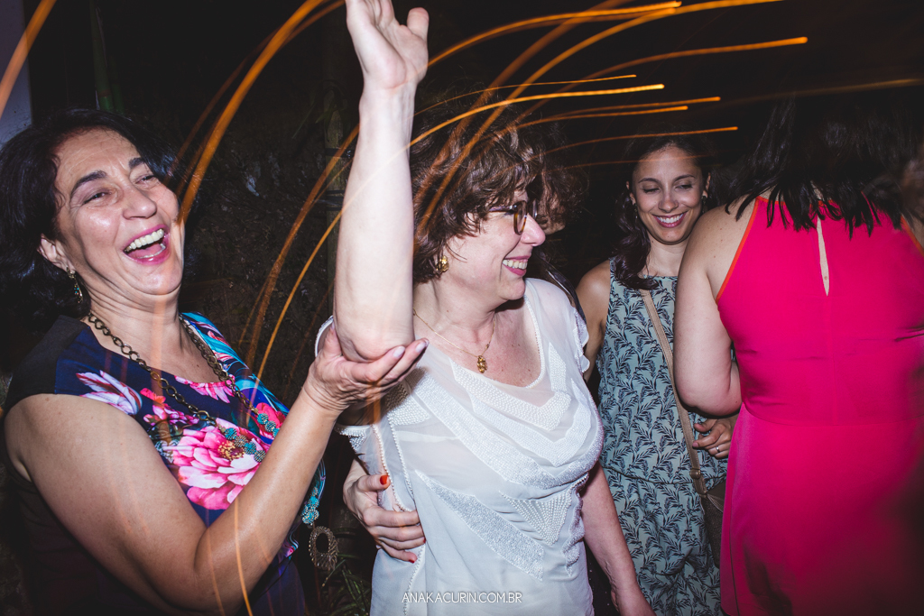 Casamento diurno Judaico homoafetivo de Bia e Léa no Horto, Rio de Janeiro, RJ.