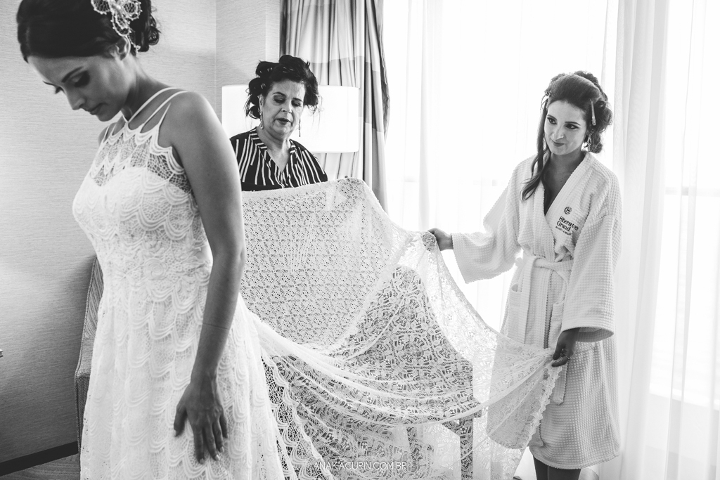 Vestido da Carol Nasser para o Casamento da Manu e do Bruno no Espaço 1 no Alto da Boavista no Rio de Janeiro, fotografado por Ana Kacurin