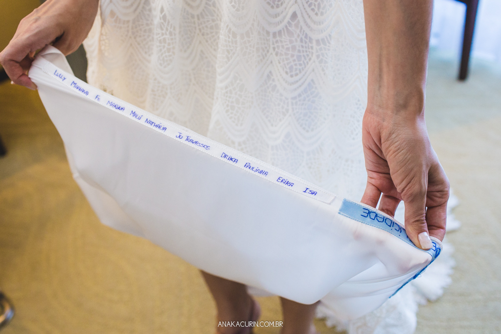 Vestido da Carol Nasser para o Casamento da Manu e do Bruno no Espaço 1 no Alto da Boavista no Rio de Janeiro, fotografado por Ana Kacurin