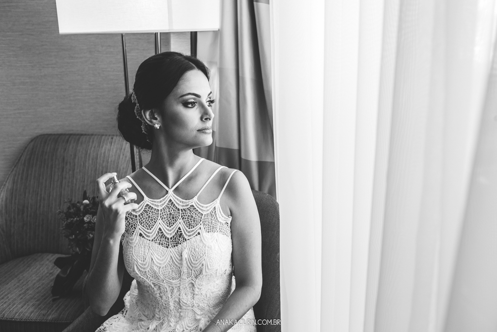 Vestido da Carol Nasser para o Casamento da Manu e do Bruno no Espaço 1 no Alto da Boavista no Rio de Janeiro, fotografado por Ana Kacurin