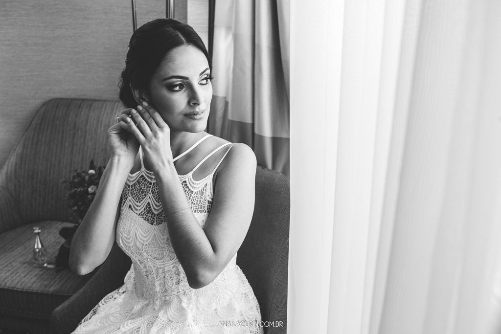Vestido da Carol Nasser para o Casamento da Manu e do Bruno no Espaço 1 no Alto da Boavista no Rio de Janeiro, fotografado por Ana Kacurin