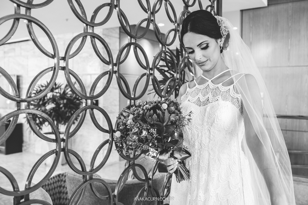 Vestido da Carol Nasser para o Casamento da Manu e do Bruno no Espaço 1 no Alto da Boavista no Rio de Janeiro, fotografado por Ana Kacurin