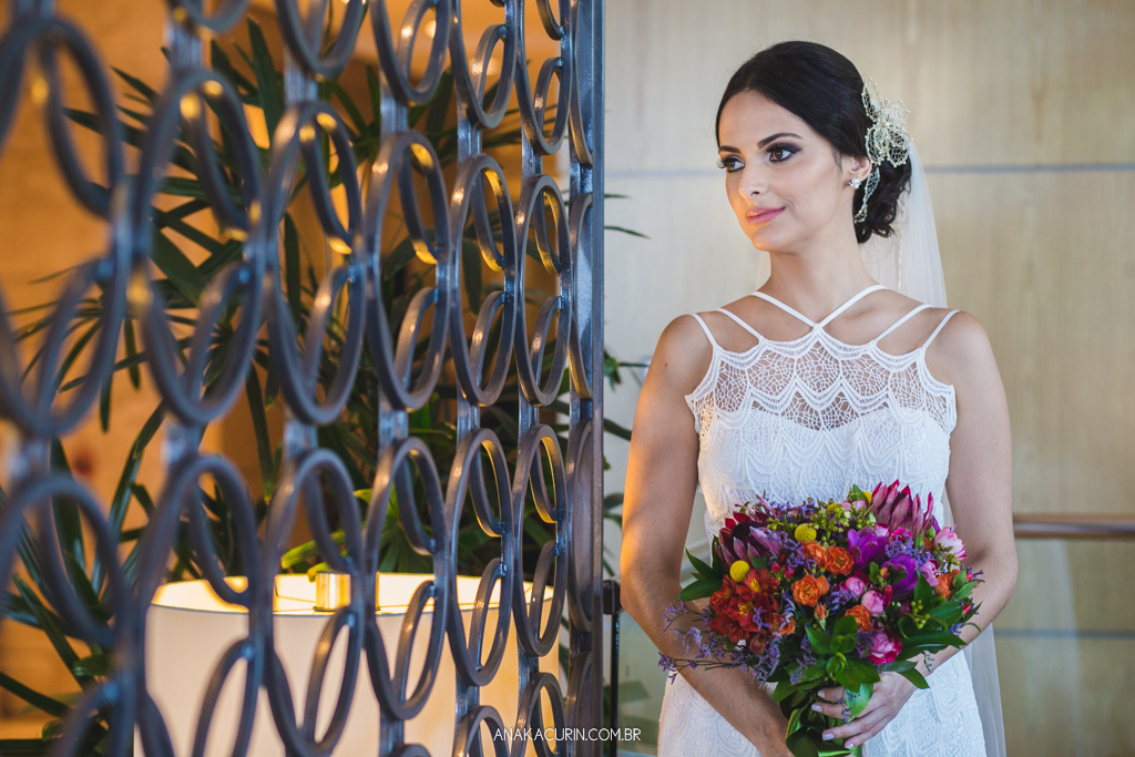 Vestido da Carol Nasser para o Casamento da Manu e do Bruno no Espaço 1 no Alto da Boavista no Rio de Janeiro, fotografado por Ana Kacurin