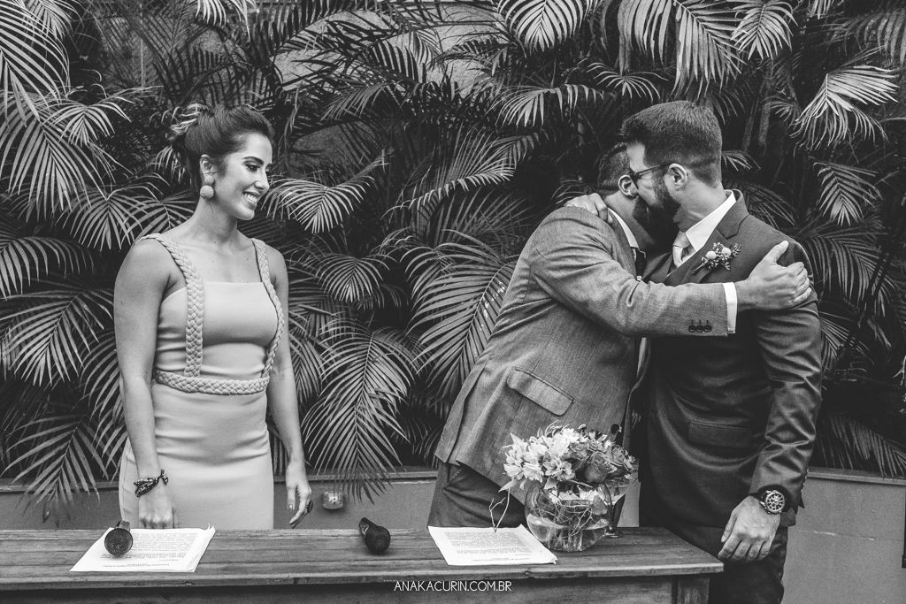 Casamento da Manu e do Bruno no Espaço 1 no Alto da Boavista no Rio de Janeiro, fotografado por Ana Kacurin
