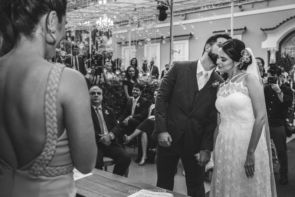 Casamento da Manu e do Bruno no Espaço 1 no Alto da Boavista no Rio de Janeiro, fotografado por Ana Kacurin
