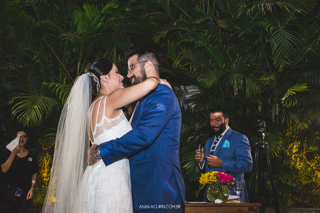 Casamento da Manu e do Bruno no Espaço 1 no Alto da Boavista no Rio de Janeiro, fotografado por Ana Kacurin