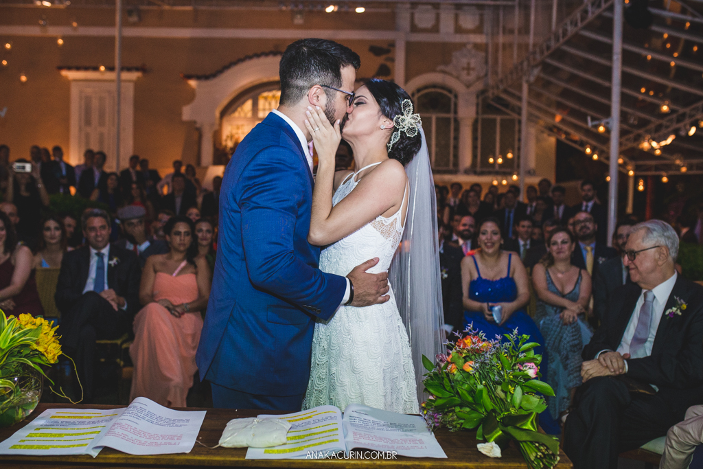Casamento da Manu e do Bruno no Espaço 1 no Alto da Boavista no Rio de Janeiro, fotografado por Ana Kacurin