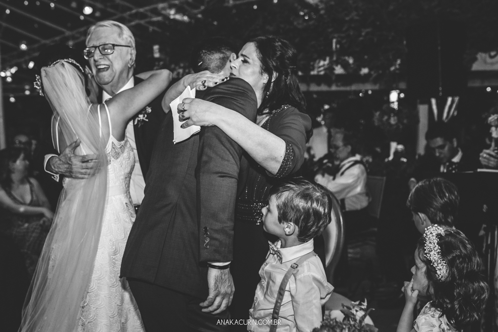 Casamento da Manu e do Bruno no Espaço 1 no Alto da Boavista no Rio de Janeiro, fotografado por Ana Kacurin