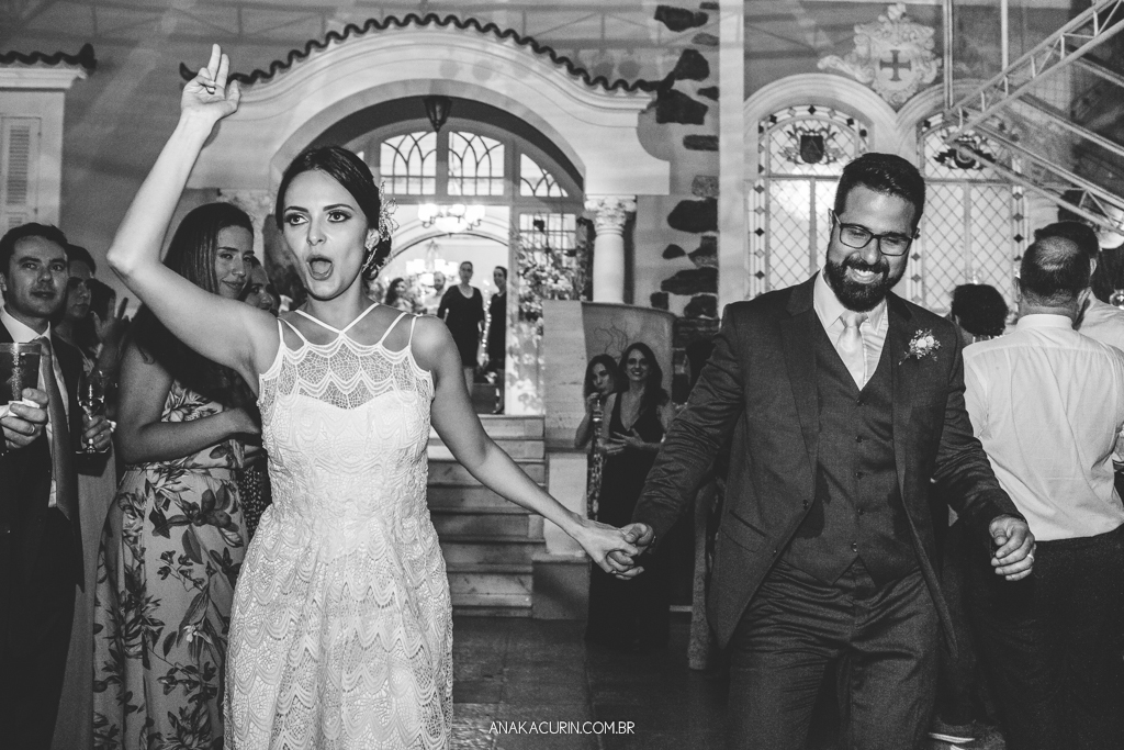 Casamento da Manu e do Bruno no Espaço 1 no Alto da Boavista no Rio de Janeiro, fotografado por Ana Kacurin