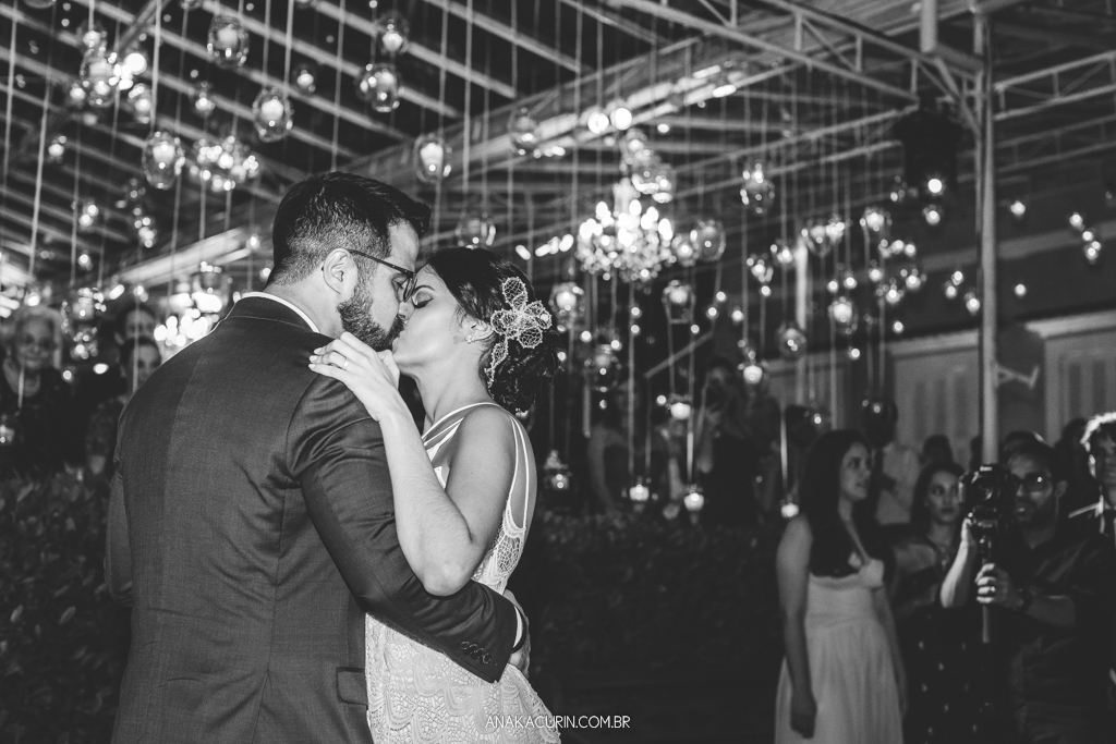 Casamento da Manu e do Bruno no Espaço 1 no Alto da Boavista no Rio de Janeiro, fotografado por Ana Kacurin