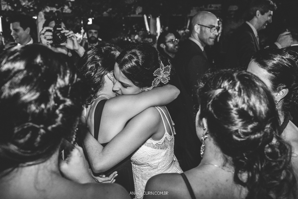 Casamento da Manu e do Bruno no Espaço 1 no Alto da Boavista no Rio de Janeiro, fotografado por Ana Kacurin