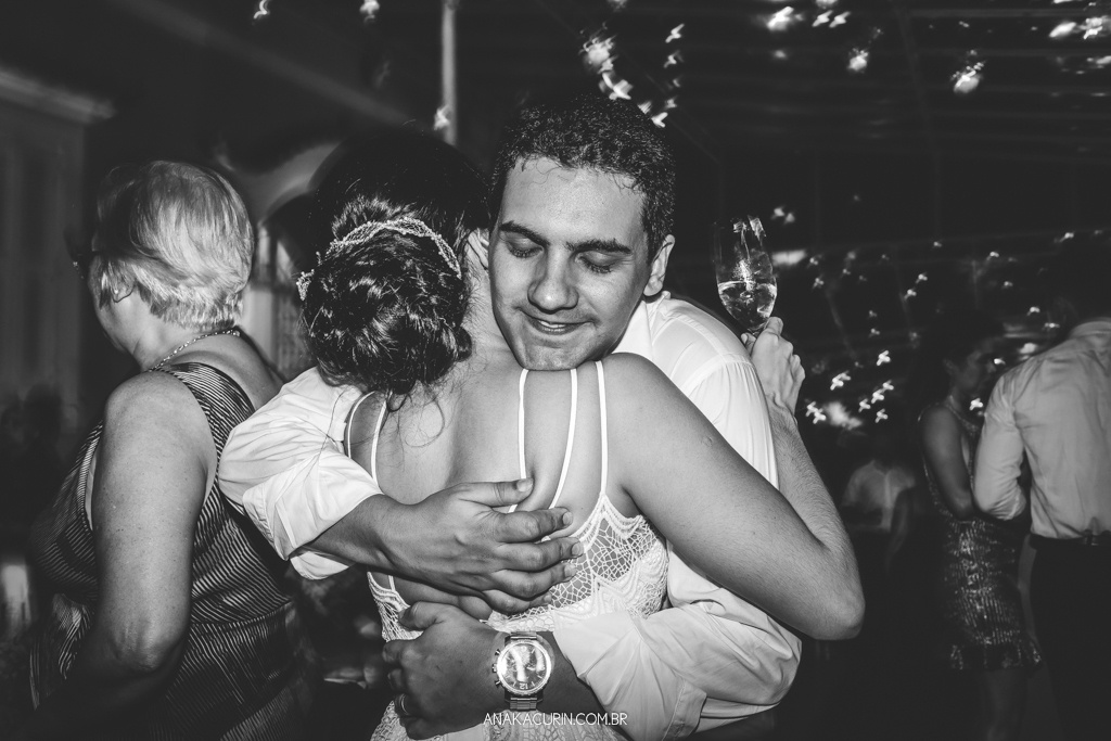 Casamento da Manu e do Bruno no Espaço 1 no Alto da Boavista no Rio de Janeiro, fotografado por Ana Kacurin