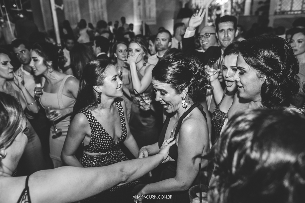 Casamento da Manu e do Bruno no Espaço 1 no Alto da Boavista no Rio de Janeiro, fotografado por Ana Kacurin