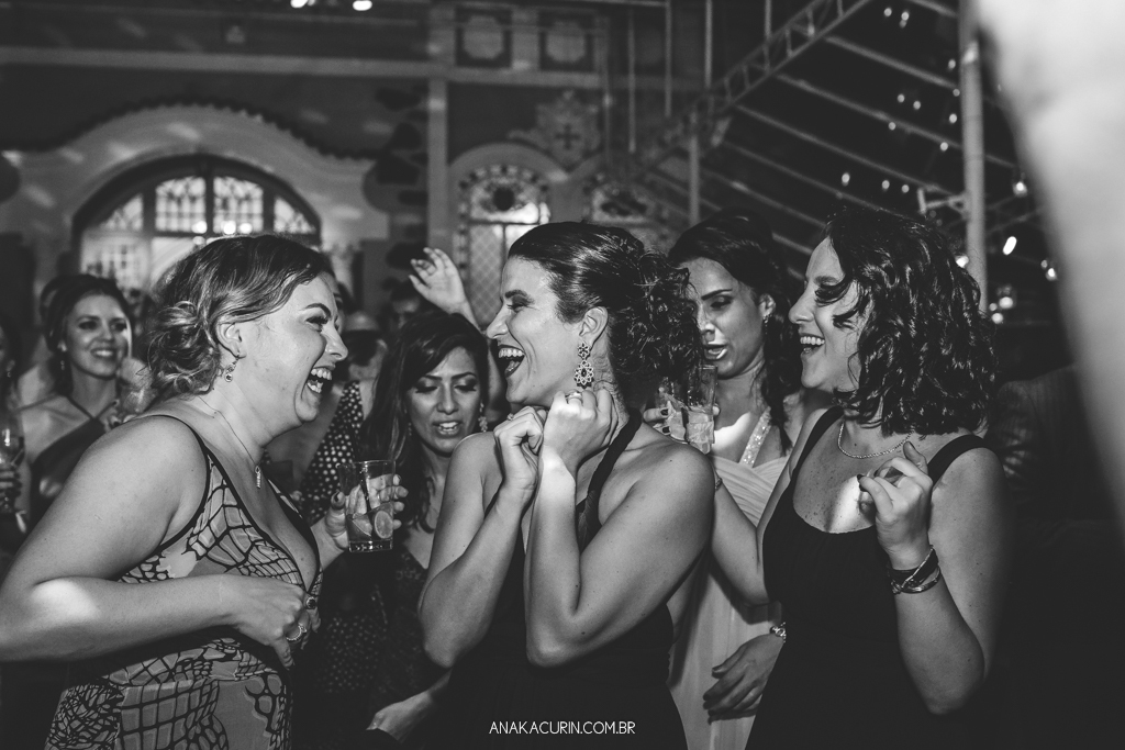 Casamento da Manu e do Bruno no Espaço 1 no Alto da Boavista no Rio de Janeiro, fotografado por Ana Kacurin
